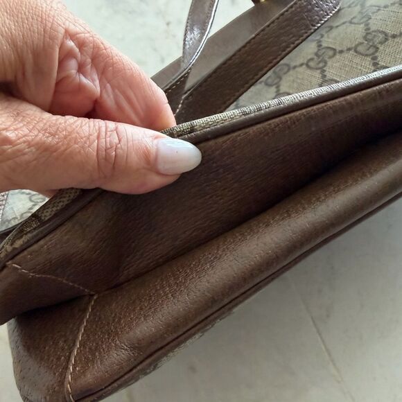 Vintage Gucci Canvas and Leather shoulder Bag - Picture 6 of 17